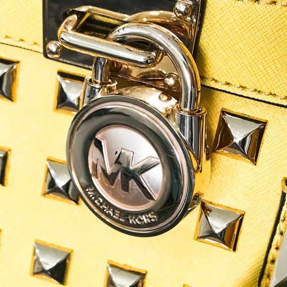 MK MICHAEL KORS | Hamilton Saffiano Leather Yellow Studded Purse | Lock & Key - Picture 6 of 16